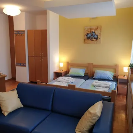 Spirit Hostel And Apartments Belgrado Esterno foto